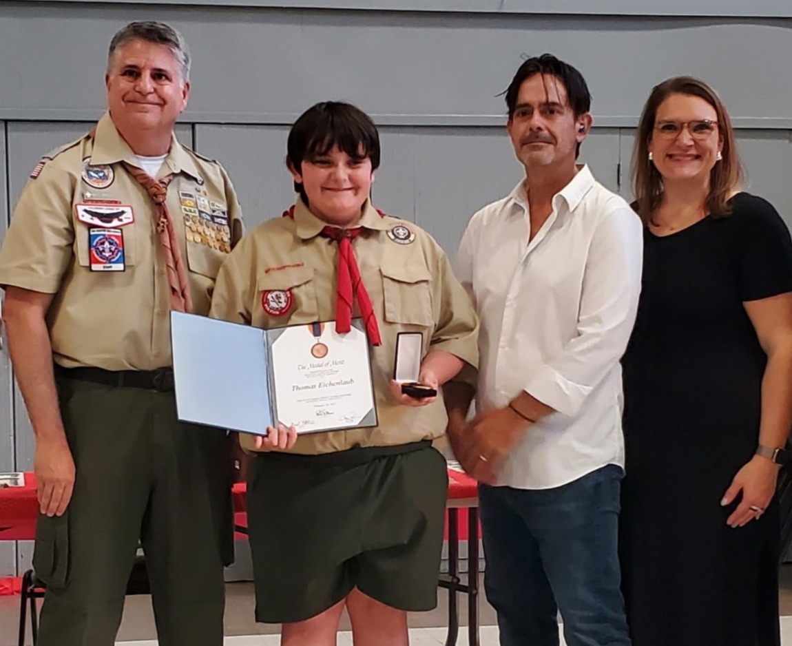 scout receives award